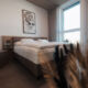 Zimmer mit Kingsize-Bett